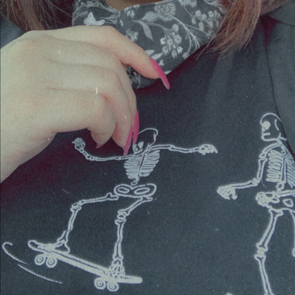 My Info Here. Closet Info’s Next Door ➔ - Picture 4 of 12